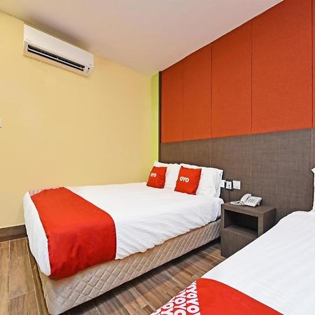 Capital O 90574 Hotel Glo Куала Лумпур Екстериор снимка